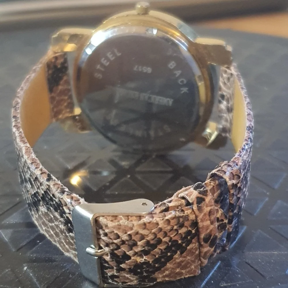 🦋10/$20🦋 American Exchange Goldtone/ Reptile Print.Leather Women's Watch